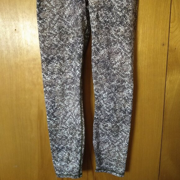 Fabletics Powerhold Women's Small High Waisted Geometric Patterned Leggings - Picture 3 of 5